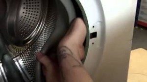 Hur man låser upp en tvättmaskin