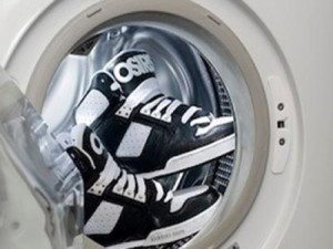 Vasker joggesko i vaskemaskinen