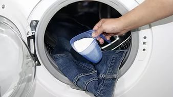hoe jeans in een machine te wassen