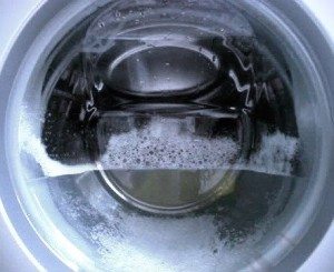 Tvättmaskinen tvättar inte efter påfyllning med vatten