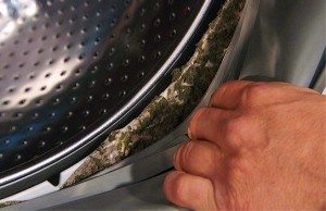 การทำความสะอาดผ้าพันแขนถังซักในเครื่องซักผ้า