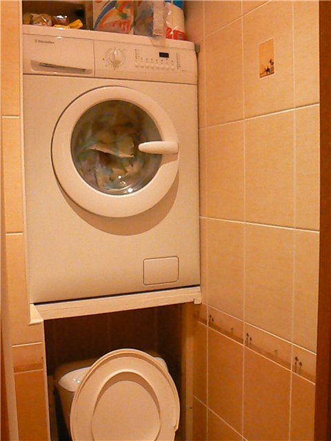 Waschmaschine in einer Nische