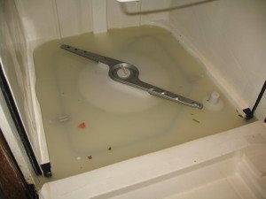 Mașina de spălat vase nu scurge apa