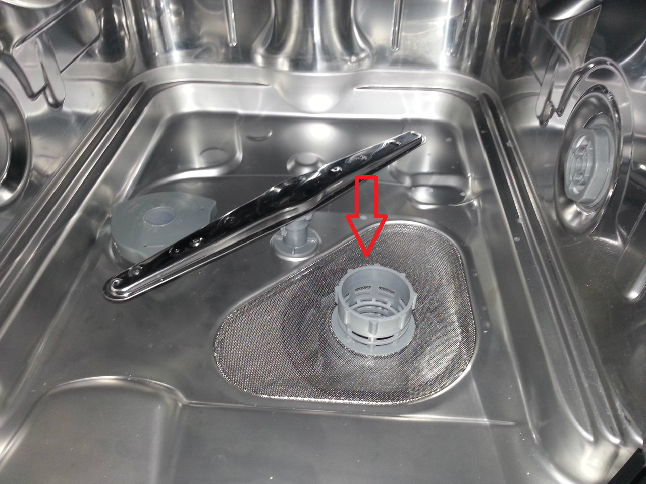čistenie filtra v umývačke riadu