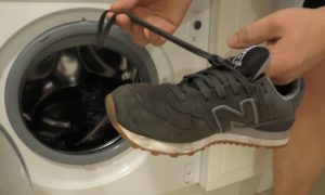 lavando tênis na máquina