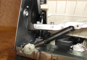 Comment vérifier et réparer les amortisseurs d'une machine à laver