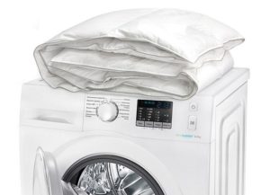 πλύσιμο μιας κουβέρτας μπαμπού στο μηχάνημα