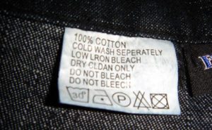 štítky na oblečení