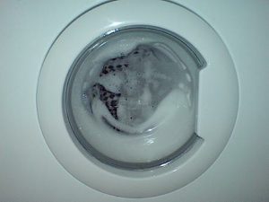 O que fazer se houver muita espuma na máquina de lavar?