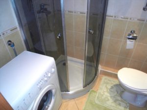 Práčka v malej kúpeľni - dizajnové prvky