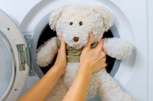 Est-il possible de laver les peluches en machine à laver ?