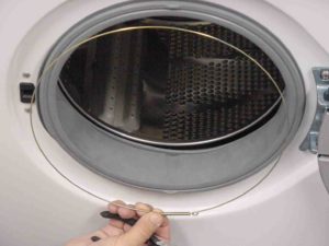 Как да поставите еластична лента на барабана на пералнята