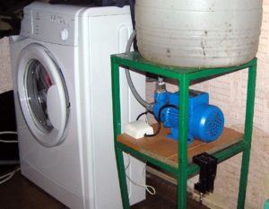 Připojení pračky ve venkovském domě bez tekoucí vody