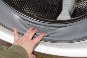 lavare il polsino della lavatrice
