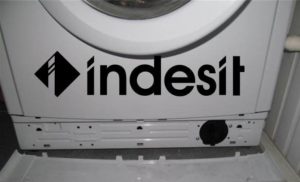 cleaning the filter in an Indesit machine