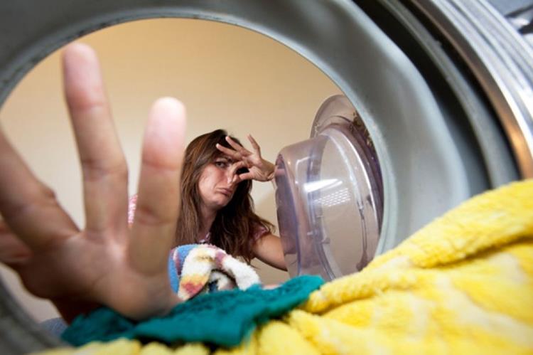 eliminarea mirosurilor în mașina de spălat