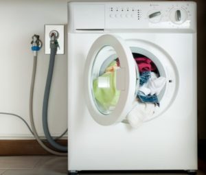 conectando a máquina de lavar ao esgoto