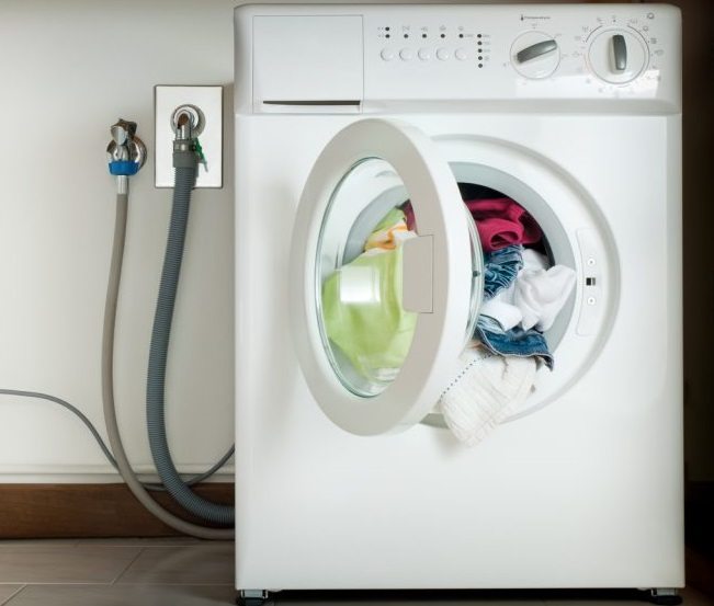 เชื่อมต่อเครื่องซักผ้าเข้ากับท่อน้ำทิ้ง
