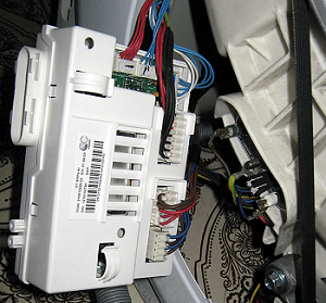 Paano baguhin ang control module ng isang washing machine