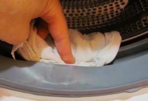 torka av manschetten på luckan efter tvätt