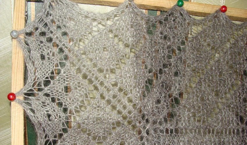 stretch the shawl to dry