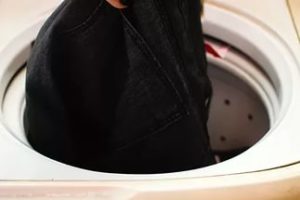 giặt quần áo màu đen