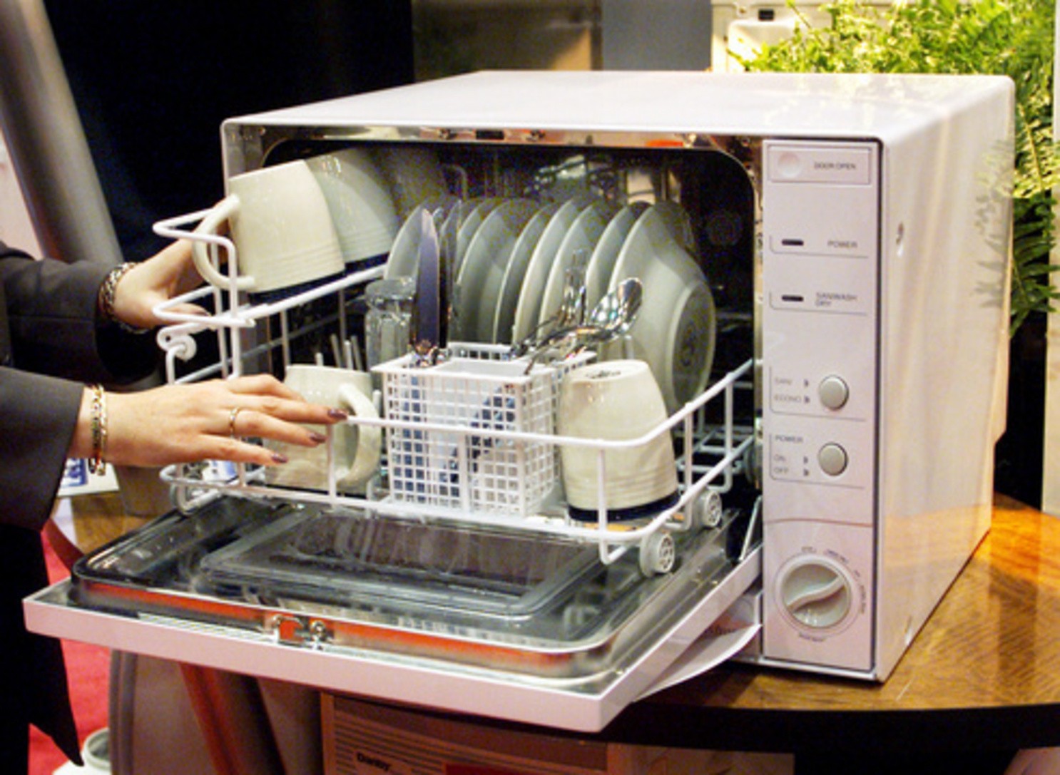 opvaskemaskine i et lille køkken