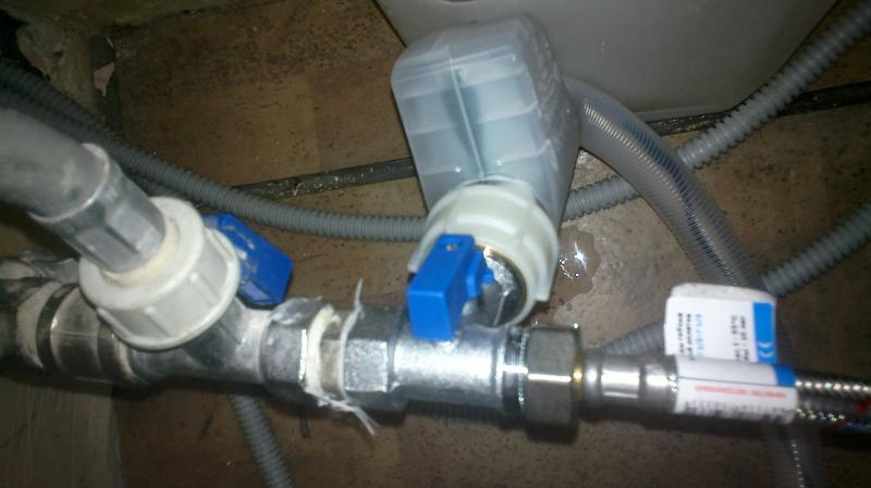 conectarea mașinii de spălat vase printr-un robinet în T
