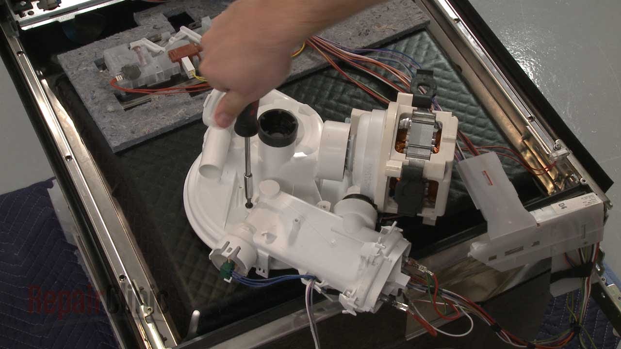Pag-alis ng heating element sa isang dishwasher ng Bosch