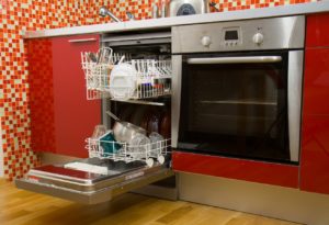 ¿Es posible colocar un lavavajillas al lado de un horno?