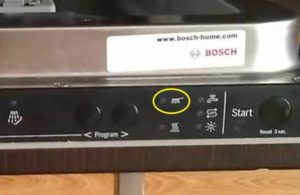 Đèn bàn chải nhấp nháy trong máy rửa bát Bosch