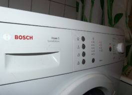 Fjerning av toppdekselet fra SM Bosch