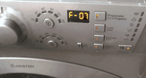 เกิดข้อผิดพลาด F07 บนเครื่องซักผ้า Ariston