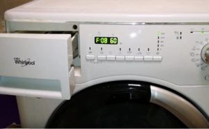 Fout F08 op de Whirlpool-wasmachine