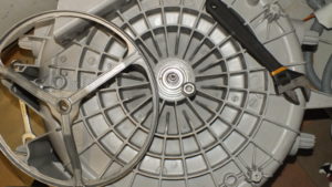 Comment remplacer le tambour sur une machine à laver Indesit