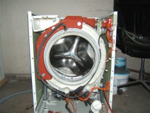 het verwijderen van de tank met trommel uit de Samsung wasmachine