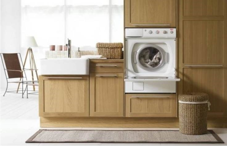 unusual installation of a washing machine in the kitchen