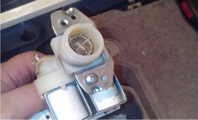 retirer la valve de remplissage et nettoyer le grillage