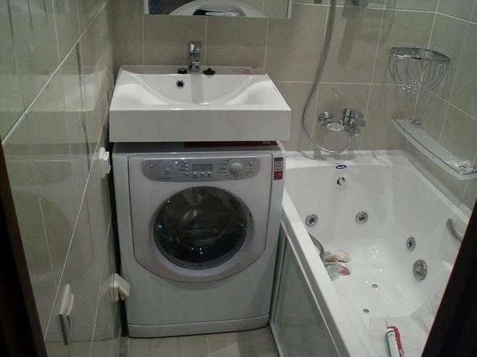 Kur įdėti skalbimo mašiną mažame vonios kambaryje