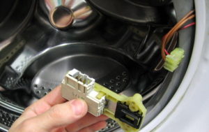 How the washing machine lock works
