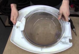 Conserto de porta de escotilha de máquina de lavar