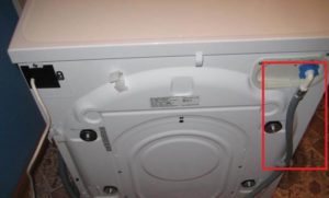 Überprüfen Sie den Zulaufschlauch der Waschmaschine