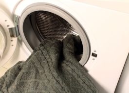วิธีซักเสื้อสเวตเตอร์ในเครื่องซักผ้า