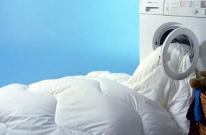 Hoe een katoenen deken in een wasmachine te wassen