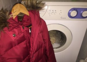 Com rentar una jaqueta de polièster encoixinat en una rentadora automàtica