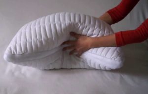 sprimacciare il cuscino in modo che l'imbottitura non si formi grumi