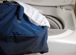 cách giặt ba lô trong máy giặt
