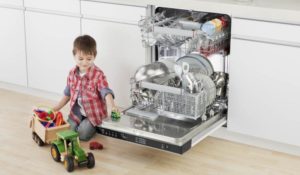 Kā izvēlēties trauku mazgājamo mašīnu bērnudārzam