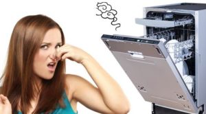 Opvaskemaskinen kan udsende en ubehagelig lugt