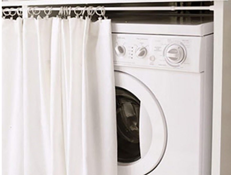 washing machine sa likod ng kurtina